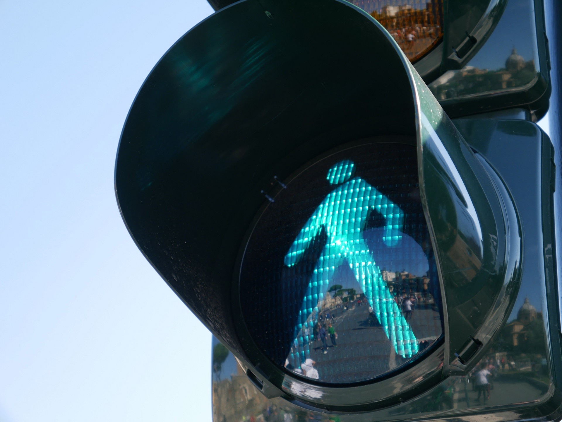Greenpedestrian traffic light